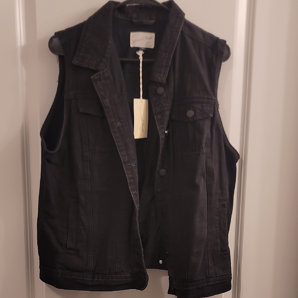 Stylish Black Sleeveless Denim Vest